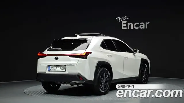 Lexus UX 2024 — фото 2