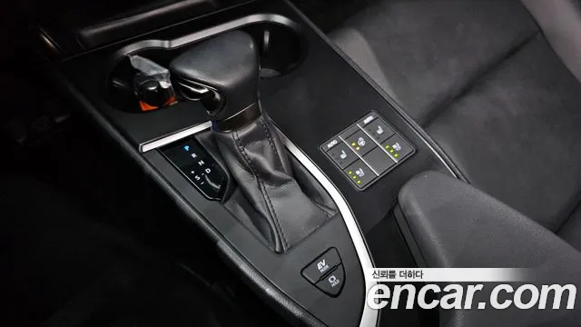 Lexus UX 2024 — фото 12