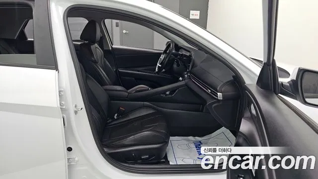Hyundai AVANTE 2023 — фото 12