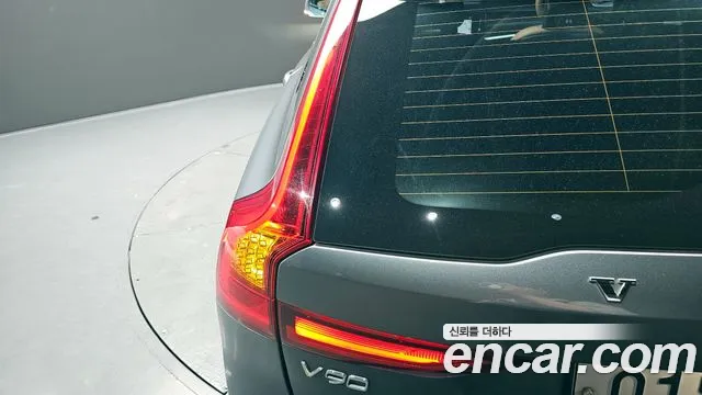 Volvo V90 2018 — фото 9