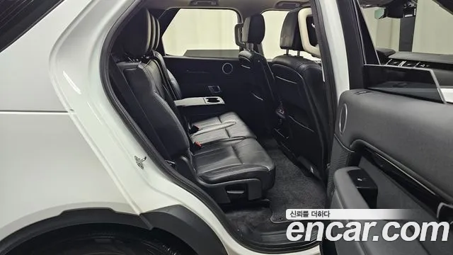 Land Rover Discovery 2020 — фото 12