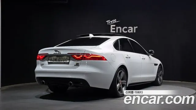 Jaguar XF 2017 — фото 2
