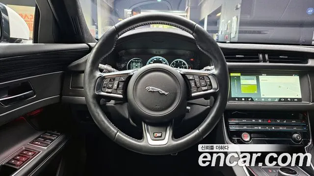Jaguar XF 2017 — фото 13
