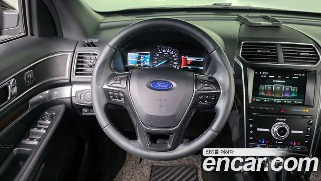 Ford Explorer 2019 — фото 20