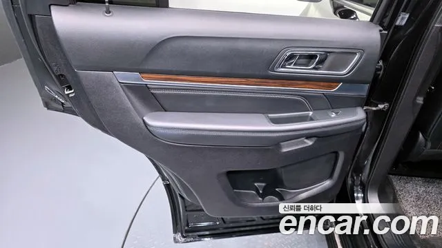 Ford Explorer 2019 — фото 15