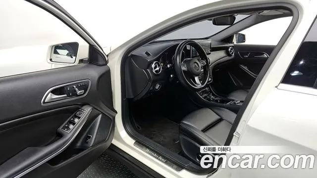 Mercedes-Benz GLA-Class 2018 — фото 10