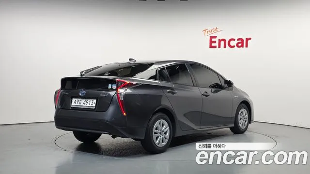 Toyota Prius 2018 — фото 2