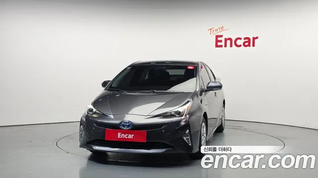 Toyota Prius 2018 — фото 3