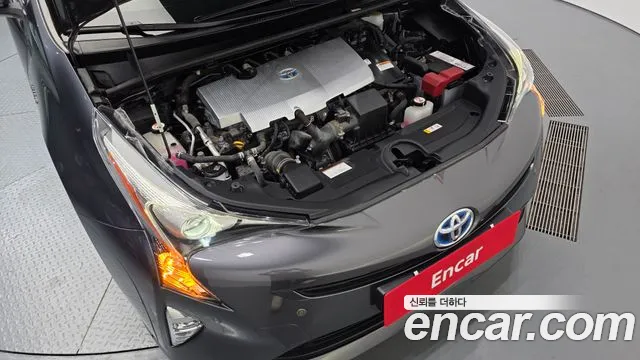 Toyota Prius 2018 — фото 6