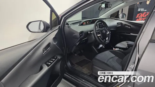 Toyota Prius 2018 — фото 13