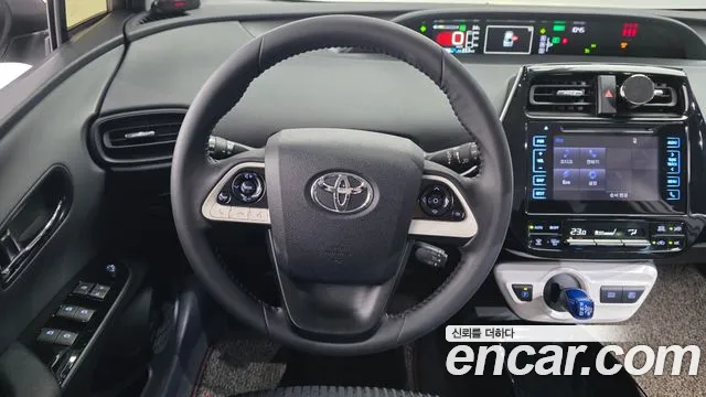 Toyota Prius 2018 — фото 19