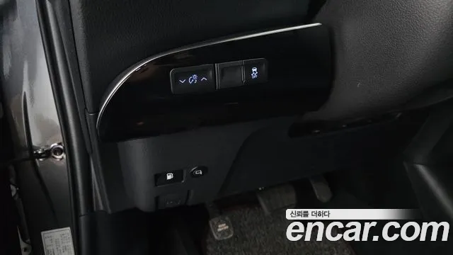 Toyota Prius 2018 — фото 20