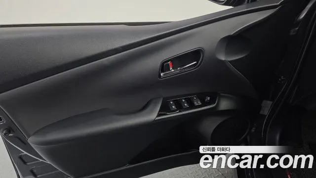 Toyota Prius 2018 — фото 14
