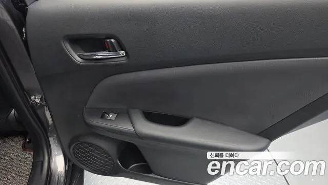 Toyota Prius 2018 — фото 15