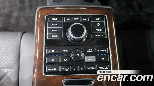 Hyundai Equus 2014 — фото 18