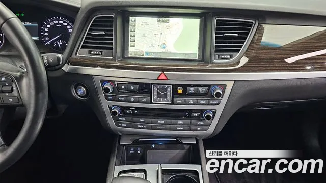 Genesis G80 2017 — фото 16
