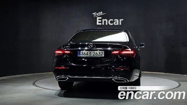 Mercedes-Benz E-Class 2022 — фото 4