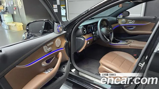 Mercedes-Benz E-Class 2022 — фото 13