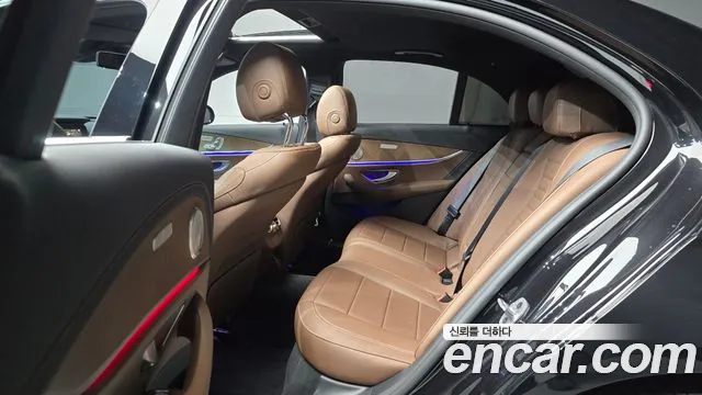 Mercedes-Benz E-Class 2022 — фото 18
