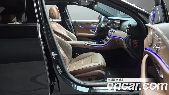 Mercedes-Benz E-Class 2022 — фото 16