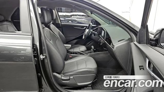 Kia Niro 2023 — фото 17