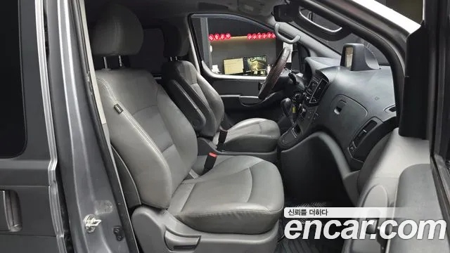 Hyundai Starex 2018 — фото 11
