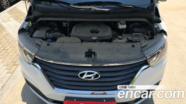 Hyundai Starex 2021 — фото 6