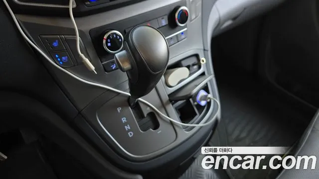 Hyundai Starex 2021 — фото 9