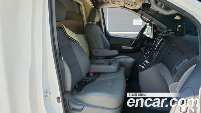 Hyundai Starex 2021 — фото 11