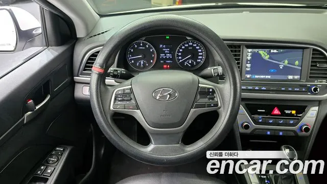 Hyundai AVANTE 2018 — фото 13