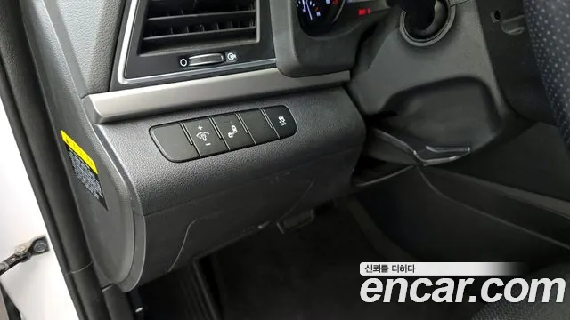 Hyundai AVANTE 2018 — фото 15