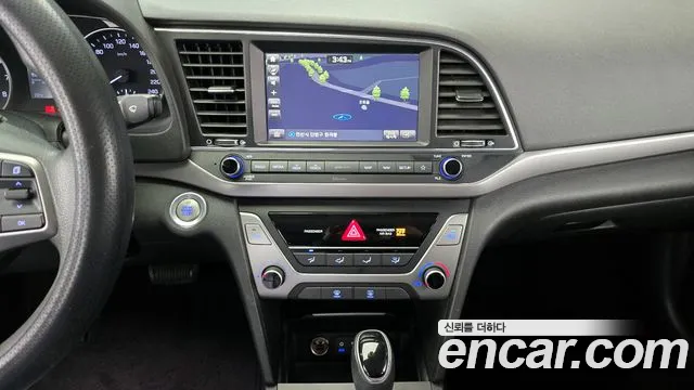 Hyundai AVANTE 2018 — фото 20