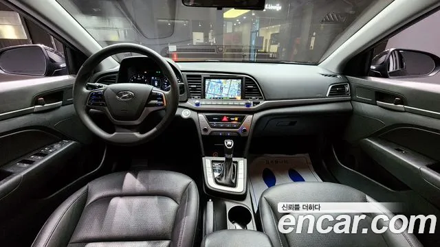 Hyundai AVANTE 2018 — фото 10