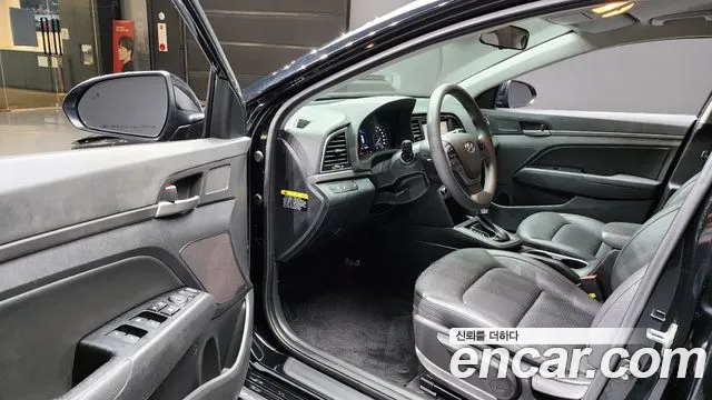Hyundai AVANTE 2018 — фото 13