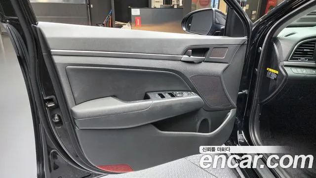 Hyundai AVANTE 2018 — фото 14