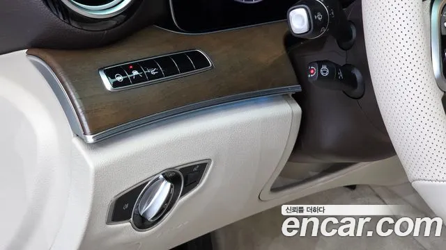 Mercedes-Benz E-Class 2020 — фото 15