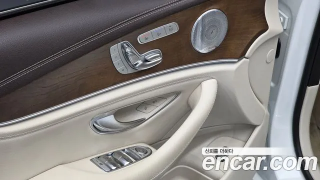 Mercedes-Benz E-Class 2020 — фото 16