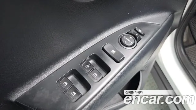 Kia Stonic 2018 — фото 12