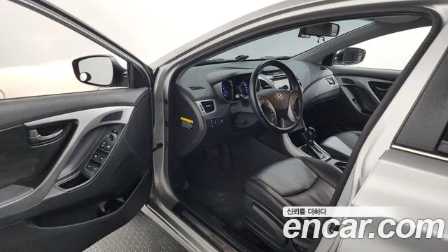 Hyundai AVANTE 2015 — фото 10