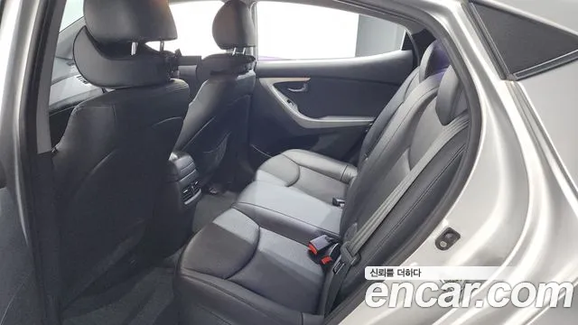 Hyundai AVANTE 2015 — фото 11
