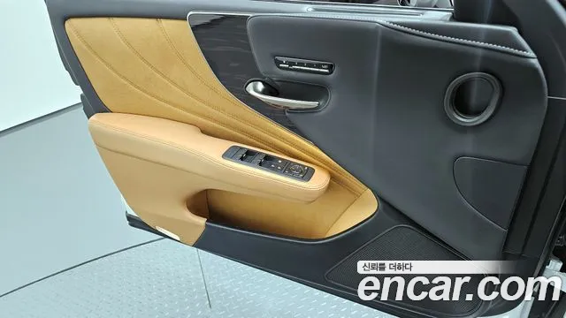Lexus LS 2022 — фото 14