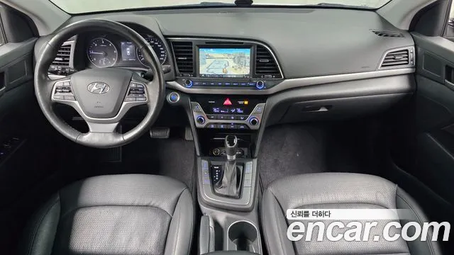 Hyundai AVANTE 2016 — фото 10