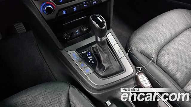 Hyundai AVANTE 2016 — фото 12