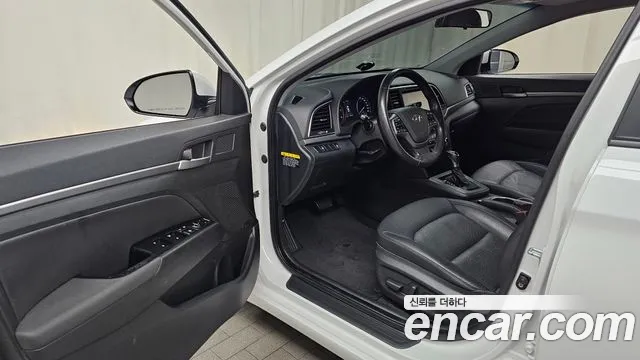 Hyundai AVANTE 2016 — фото 13