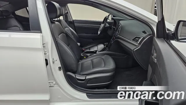 Hyundai AVANTE 2016 — фото 17