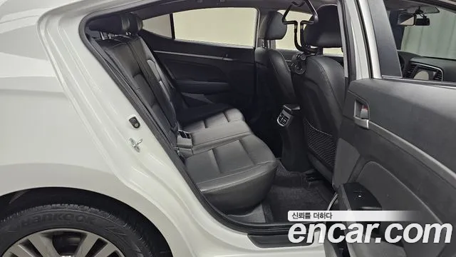 Hyundai AVANTE 2016 — фото 18