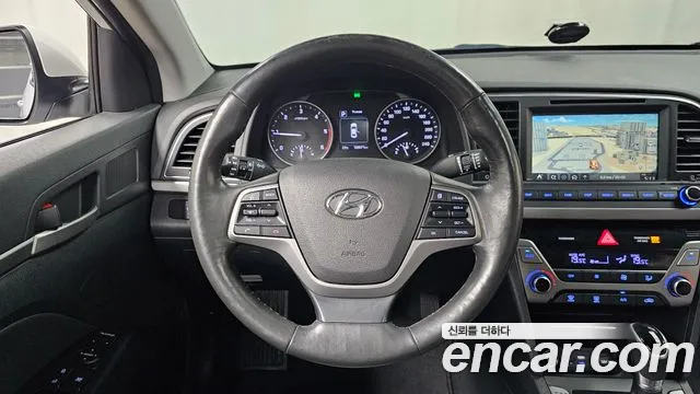Hyundai AVANTE 2016 — фото 19