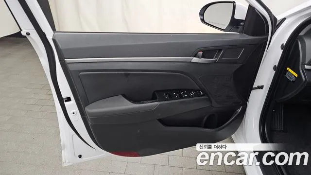 Hyundai AVANTE 2016 — фото 14