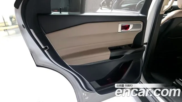 Ford Explorer 2020 — фото 15