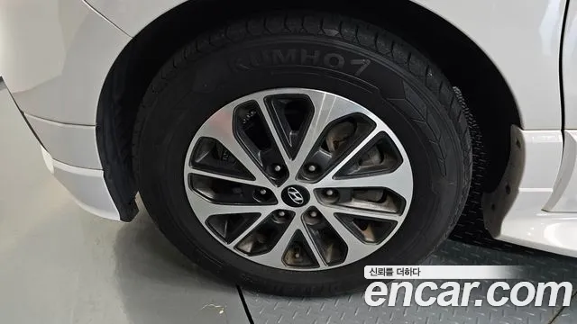 Hyundai Starex 2019 — фото 5